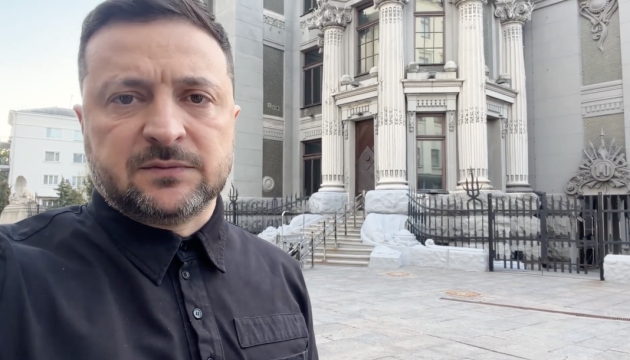 UkrinformFra's tweet image. Le président @ZelenskyyUa  a annoncé la mise en place de nouvelles opérations ukrainiennes qui visent à renforcer la pression sur la Russie et à la contraindre à recourir à la diplomatie. #guerre #media 
ukrinform.fr/rubric-ato/411…