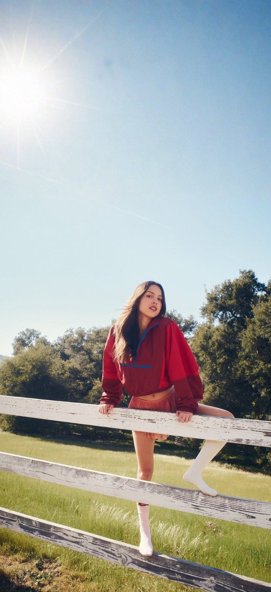 unlockscreen's tweet photo. —  Olivia Rodrigo | Cosmopolitan wallpapers ⛅️

like &amp; rt if you use it!! /bel https://t.co/DU5nJt56ob