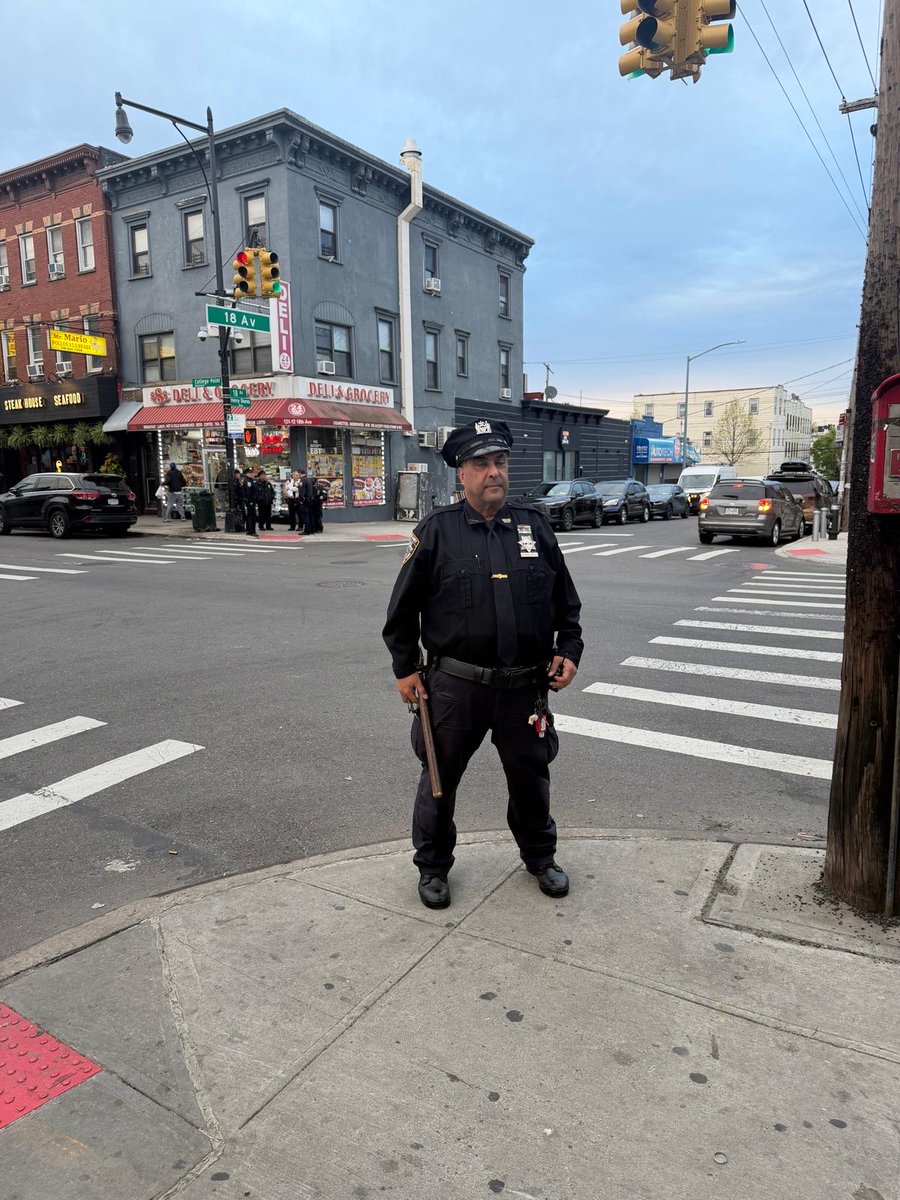 NYPD109Pct's tweet image. The 109 Auxiliary Coordinator and his unit were out patrolling College Point and Whitestone! 🚔 We’re dedicated to keeping our neighborhoods secure and ensuring all community members live in a safer environment. 🏙️💪 #NYPD #CommunityPolicing #PublicSafety #109Precinct