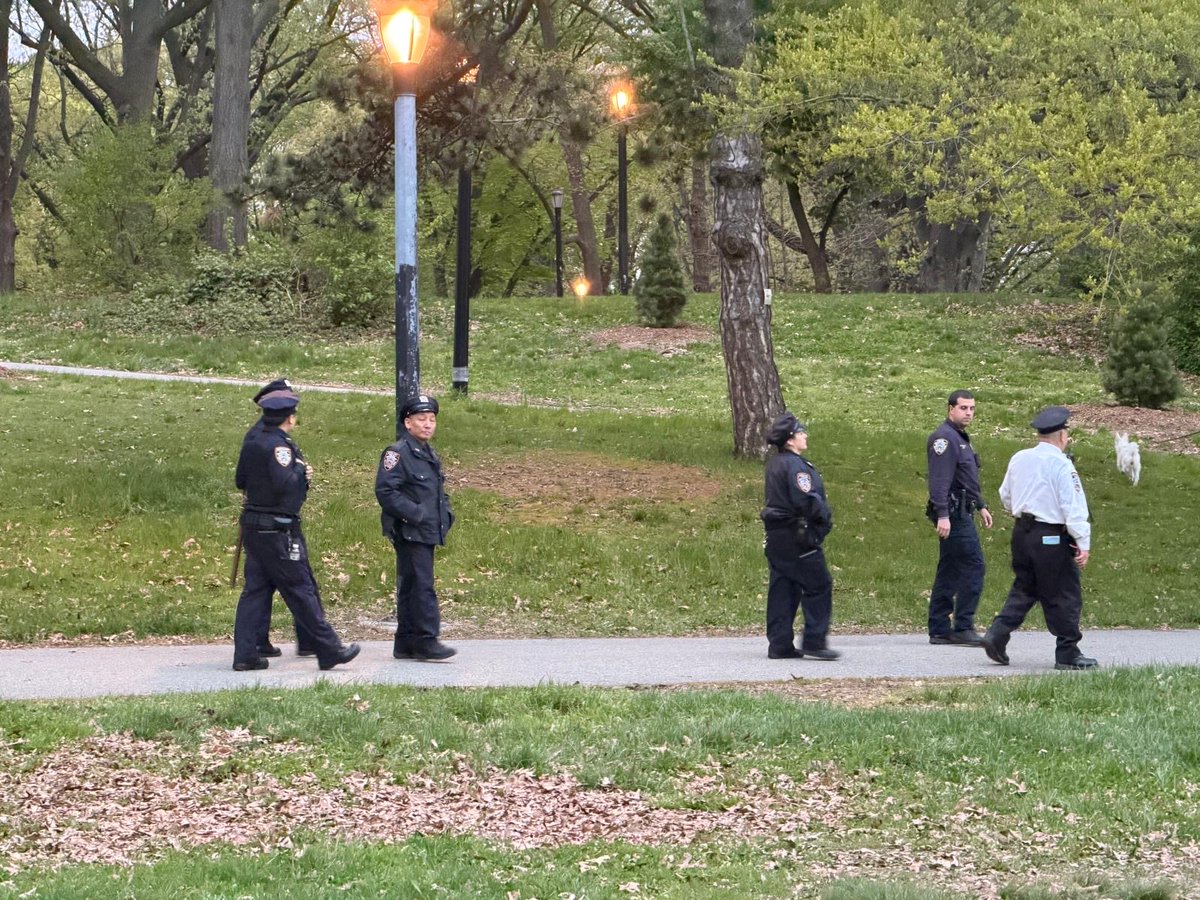 NYPD109Pct's tweet image. The 109 Auxiliary Coordinator and his unit were out patrolling College Point and Whitestone! 🚔 We’re dedicated to keeping our neighborhoods secure and ensuring all community members live in a safer environment. 🏙️💪 #NYPD #CommunityPolicing #PublicSafety #109Precinct