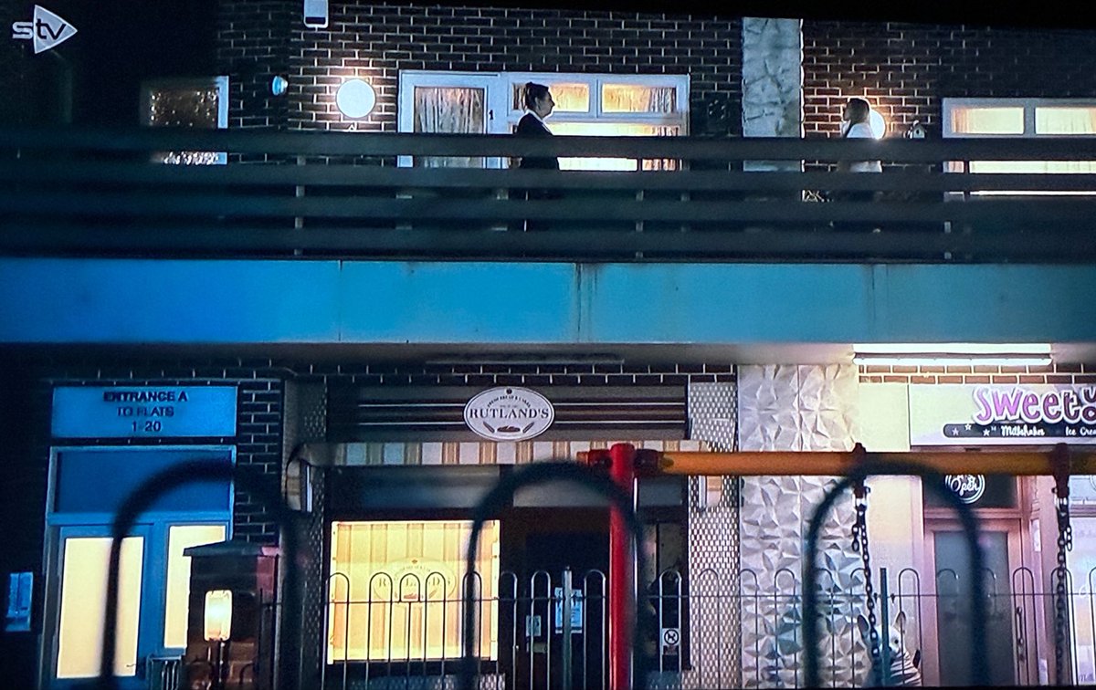 Wee_Westie29's tweet image. That’s Maggie on the balcony talking to Megan. 👀  #Corrie #CoronationStreet @itvcorrie