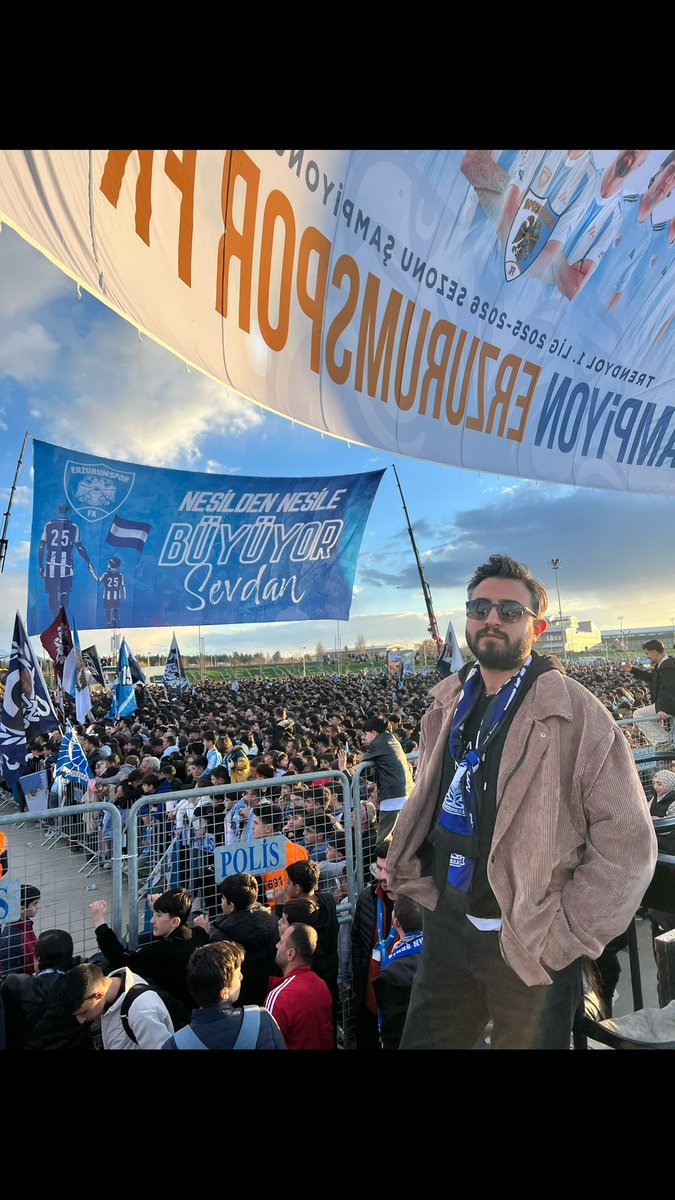 Efe1Erdem's tweet photo. Bir halkın tüm özgürlük umutları ! @Erzurumspor 
#ŞampiyonErzurumspor https://t.co/Ajkgn1XuvA