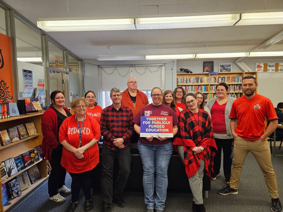 jgibson314's tweet image. Wearing #RedForEd across the Rainy River District with @etfo. Representing @osstf 5B and 35.