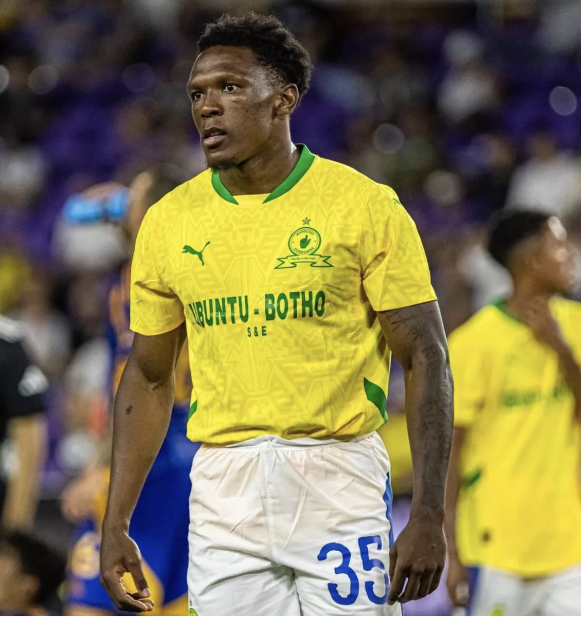 NostraSaint's tweet photo. #BetwayPrem @Masandawana fans hands off at mothiba,this guy he’s important to us if you know https://t.co/B9gY6MHjCt yes he messed up with that penalty https://t.co/znvdt6gfqk