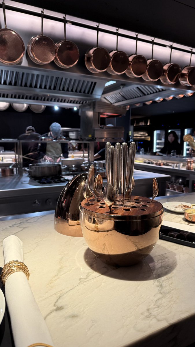 waynecrypto_'s tweet photo. I can’t believe I am paying this Michelin star experience with internet magic money https://t.co/kLWCj1kuOK