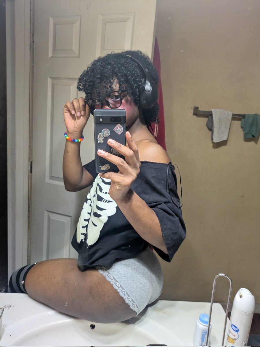 mid4rless's tweet photo. :3 💜 #femboy https://t.co/WV46Xh17ll