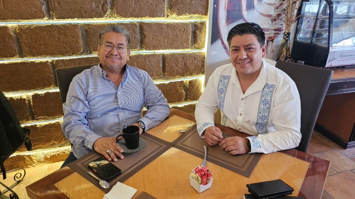 HectorChavezHgo's tweet photo. Siempre un gusto escuchar el punto de vista de Benigno Martínez Meneses, un hombre de izquierda de toda la vida.
Excelente plática sobre temas actuales y decisiones que no pueden ser postergadas. https://t.co/NB7DPSx9f7