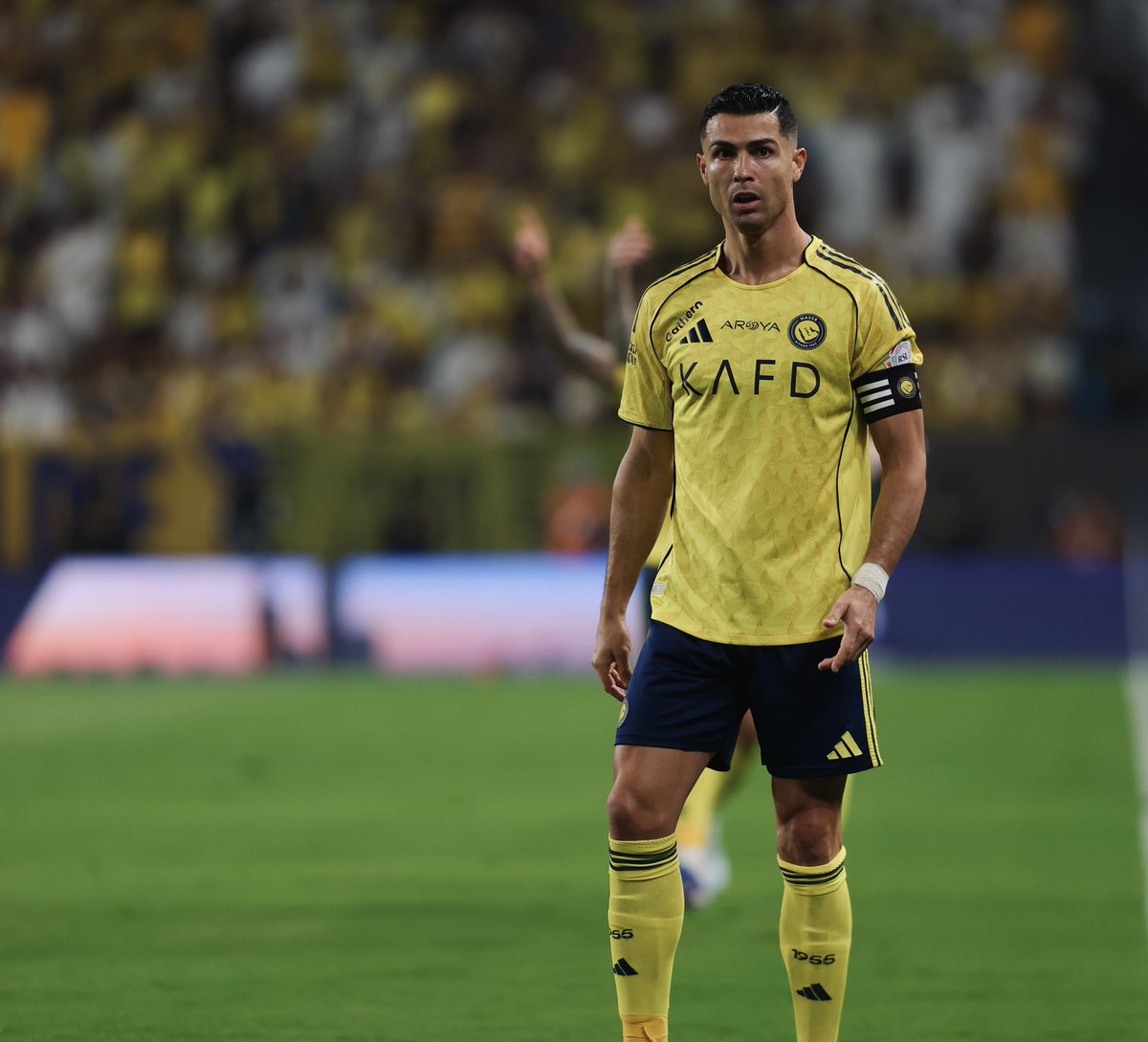 naif63_2's tweet image. مبروك #العالمي 💛👏 
اصفر عبر 👋

#النصر_الاهلي