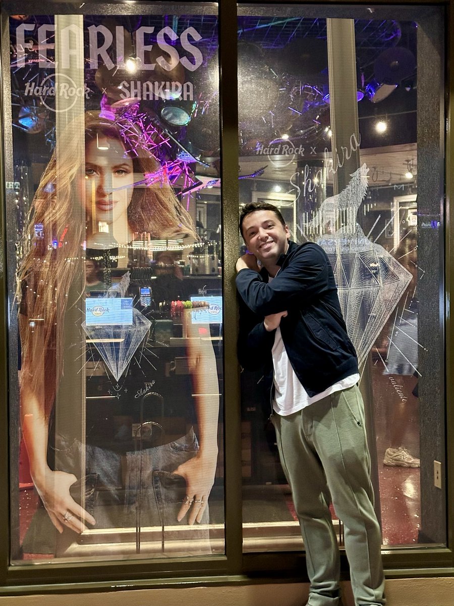 vitortarcio's tweet photo. @voude99 Perdi 16 kg para poder aguentar a marítima de viagens e shows.Fã há mais de 30 anos merece ir de 99 para ver La Reina Shakira 🐺 #TMNR #TodoMundoNoRioPede99 
Só pela Shakira estou vencendo minha agorafobia para poder ir aos seus shows.
Aqui não tem IA. Só um sonho. https://t.co/yFExBqmL6M