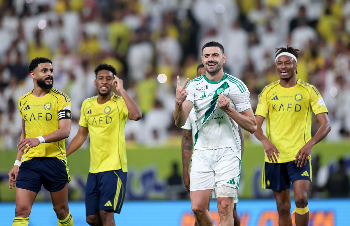 Photomero's tweet photo. 📸🔥✌️

#النصر_الأهلي 
#كلاسيكو https://t.co/3axxvSZwbZ