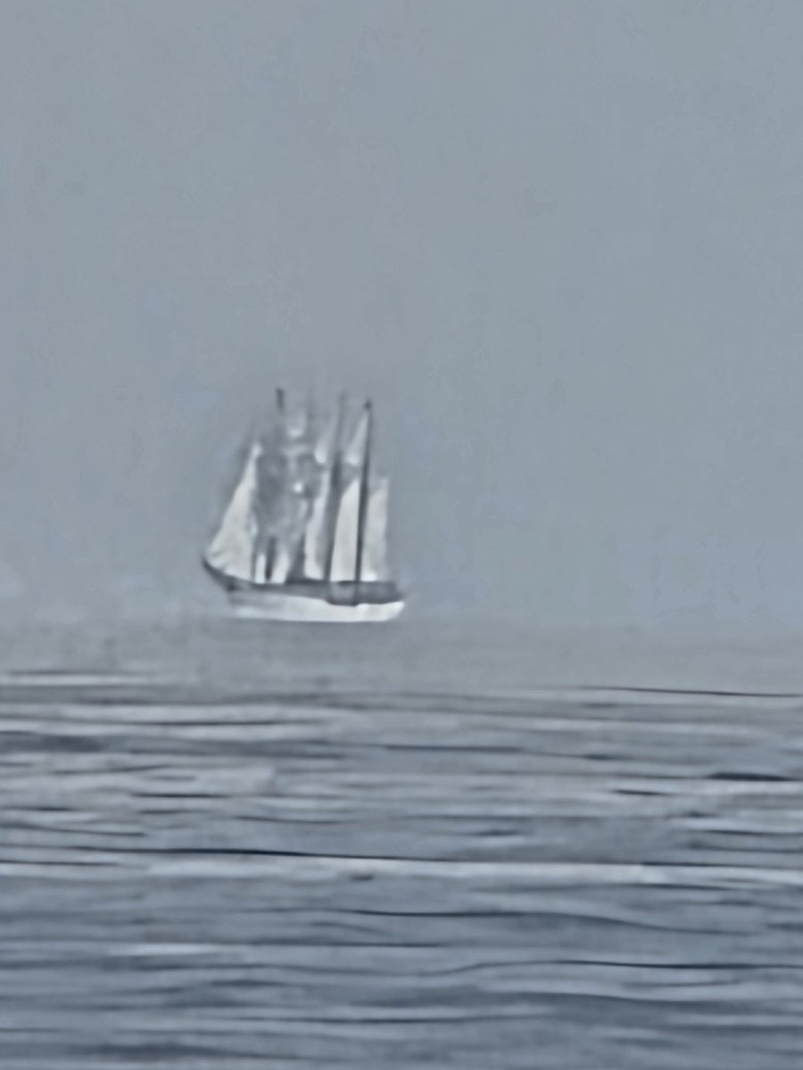Krik_01's tweet photo. Ya se ve más nítida La Esmeralda cerca de la costa de #Iquique https://t.co/1X82DCJf0C
