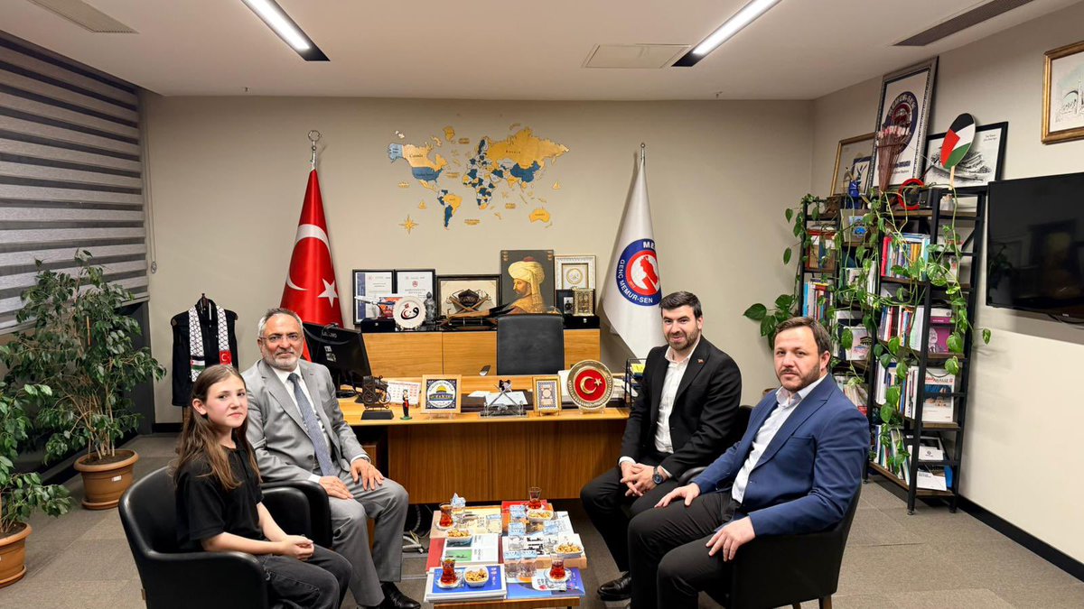 mstemrebalci's tweet photo. Ankara Yıldırım Beyazıt Üniversitesi Rektörümüz Sn. Prof. Dr. Ali Cengiz Köseoğlu’nu genel merkezimizde misafir ettik. 

Kıymetli hocamıza katılımları ve genç arkadaşlarımızla değerli paylaşımları için çok teşekkür ediyoruz. 

@acengizkoseoglu 
@ybuankara 
@gencmemursen https://t.co/48Urpuww2E