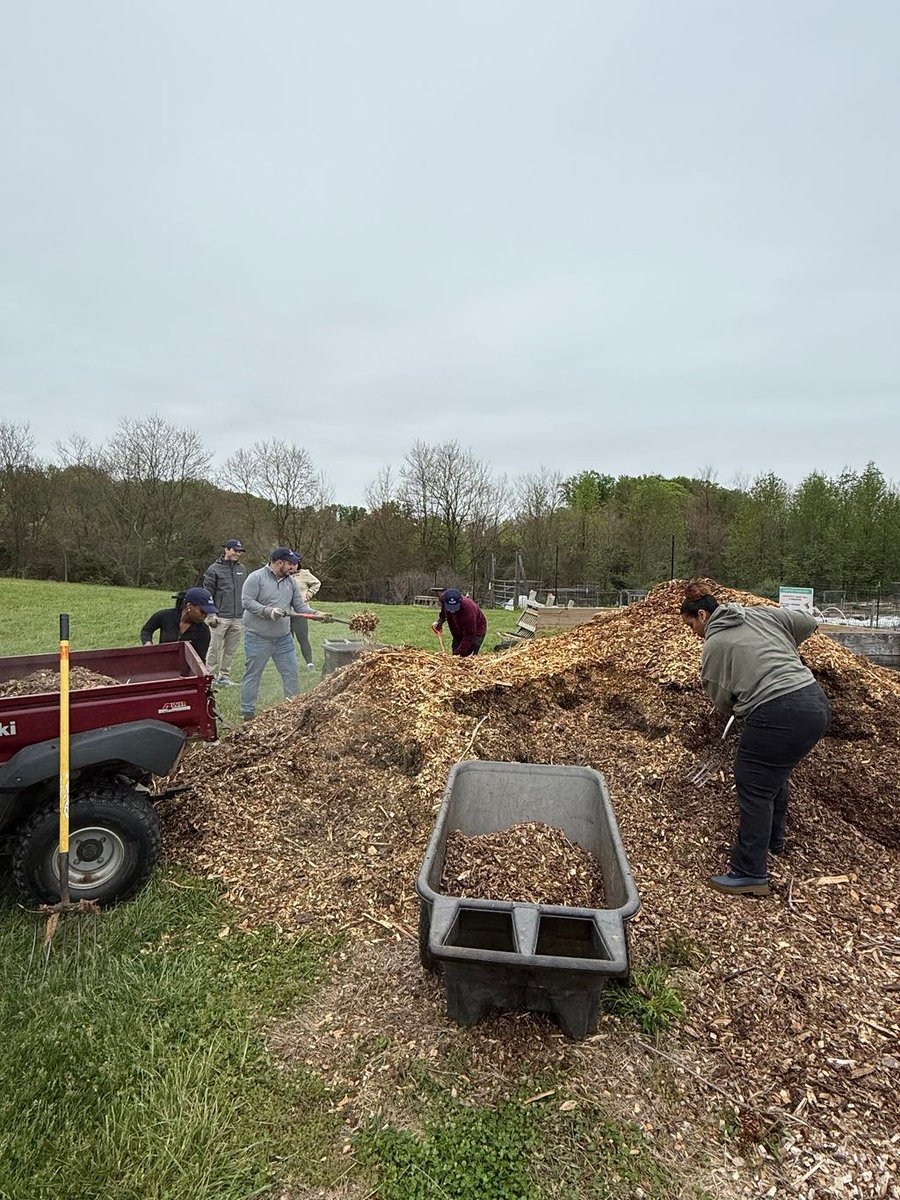WilliamsAsset's tweet photo. This Earth Day, our team rolled up their sleeves and volunteered at the Howard County Conservancy! We spent the morning moving and spreading woodchips to help create a safe nature playspace for kids.

#EarthDay #GivingBack #WilliamsAssetManagement #HowardCountyConservancy https://t.co/h3Ry6bIuEN