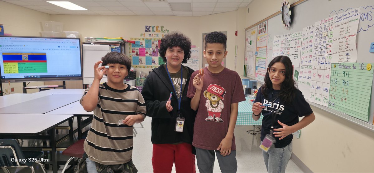 o_cabrera3's tweet photo. our students enjoyed JiJi's Tiendita, redeeming their STAAR prep money😁💲💵 and yes, they got a freebie! 😅👌 @JeanaMAdams @HillHawksES @icoach_Walker @UgaldeY5 @EdithMoral94112 https://t.co/vQUIKDIX7m