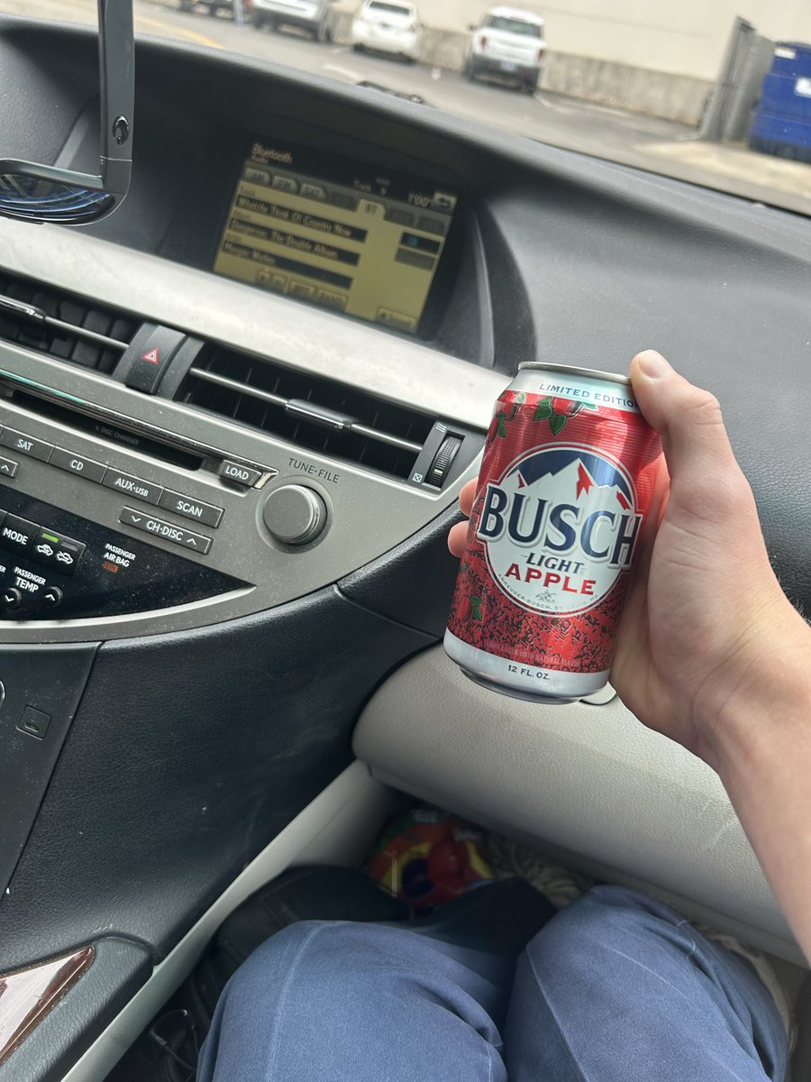 BobbyBeavEater's tweet photo. Always a good day to #DayDrink #Expand https://t.co/zGJMcPwJWF