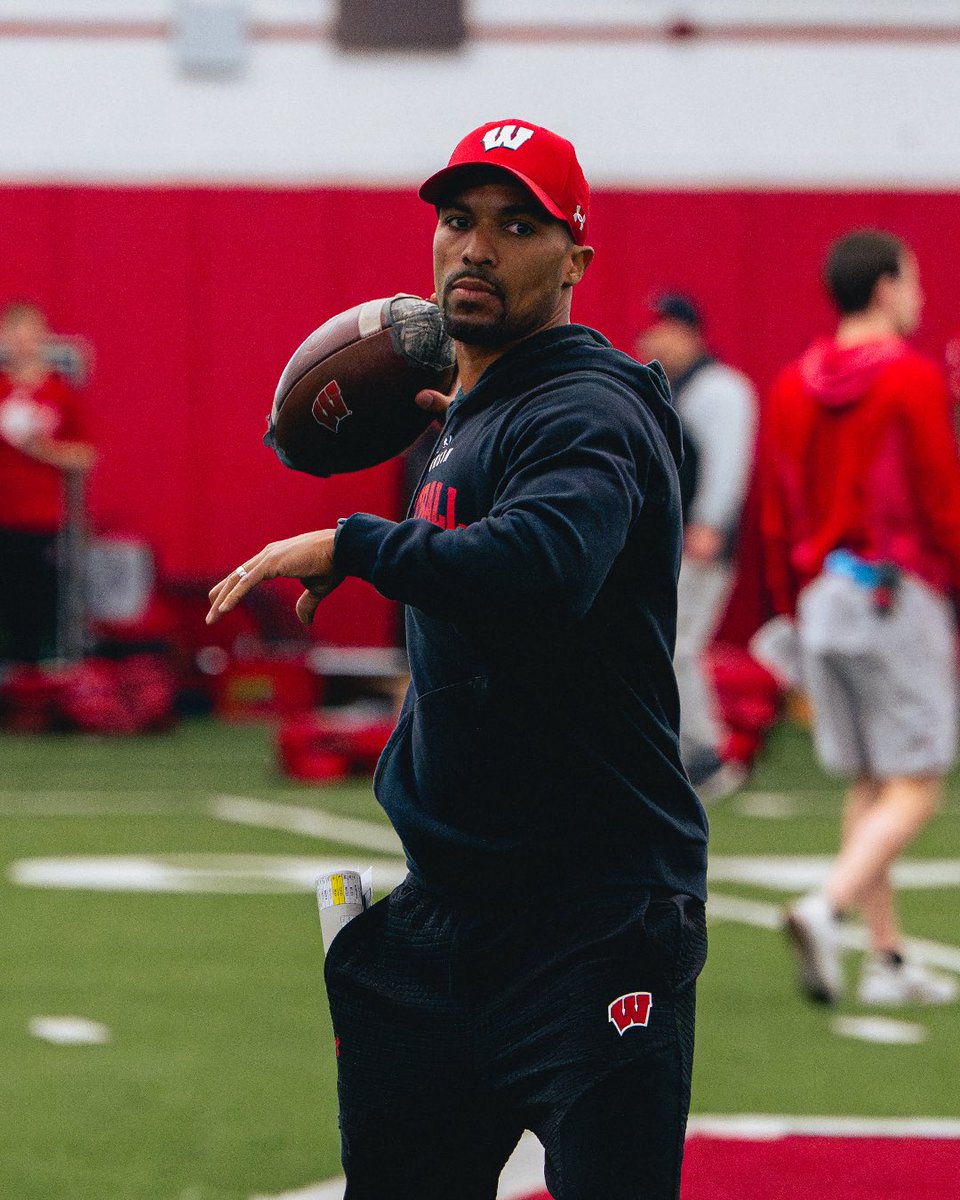 Wisconsin Football tweet media
