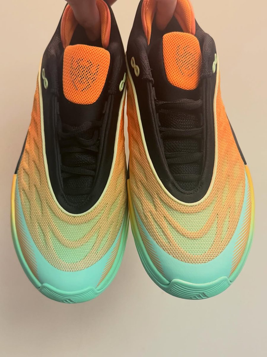 JustFreshKicks tweet media