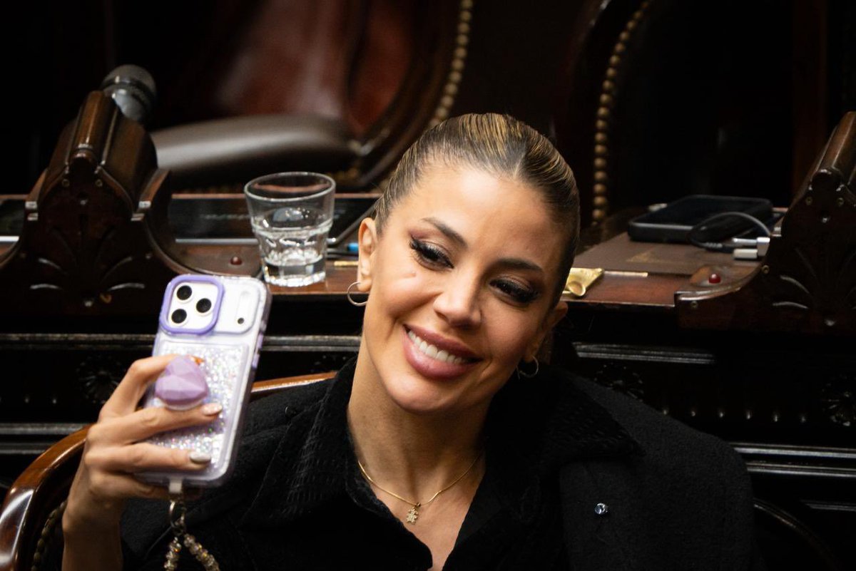 virginia gallardo tweet media