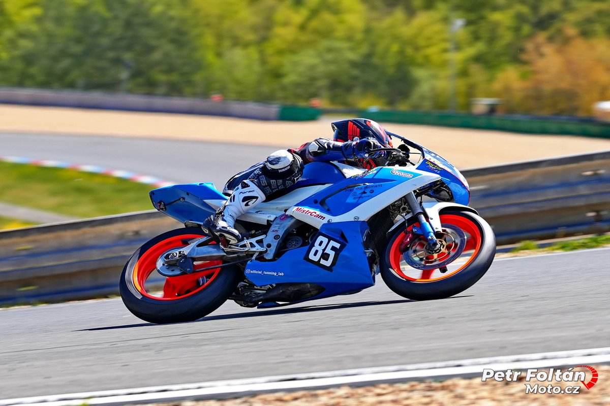 Moto_cz's tweet photo. Jarní cena Brna 2026 v obrazech - fotogalerie ze soboty na webu https://t.co/hqdfAkjigZ 👍 🥰 🏍
https://t.co/kjZXO8lAWA
#motocz #jarnicenabrna #zavodymotocyklu #roadracing #automotodrombrno https://t.co/w7lpYnVdhA