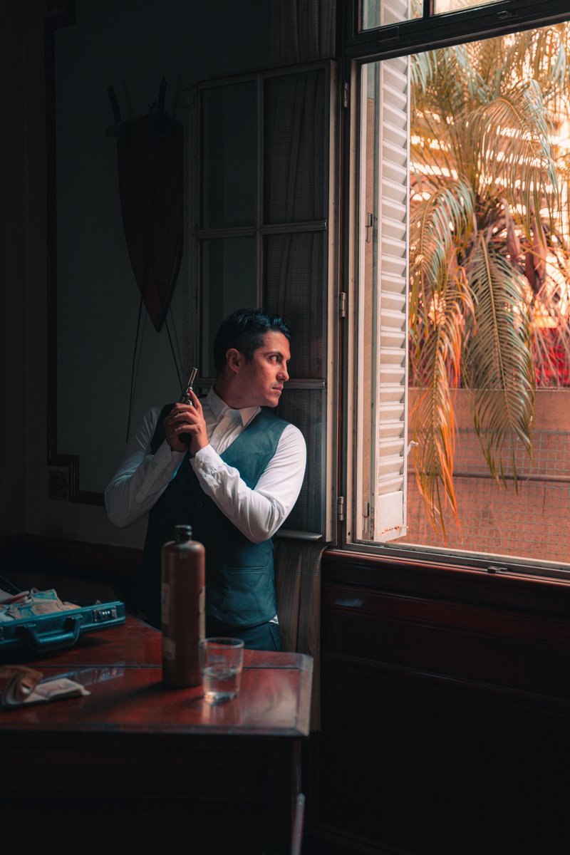 sightdrop's tweet image. The sun outside betrayed the tension within. He gripped the cold steel, eyes scanning the light, a silent promise hanging in the humid air as he waited for the knock that would change everything.

📸 Andres Idda Bianchi #Ai #Visual