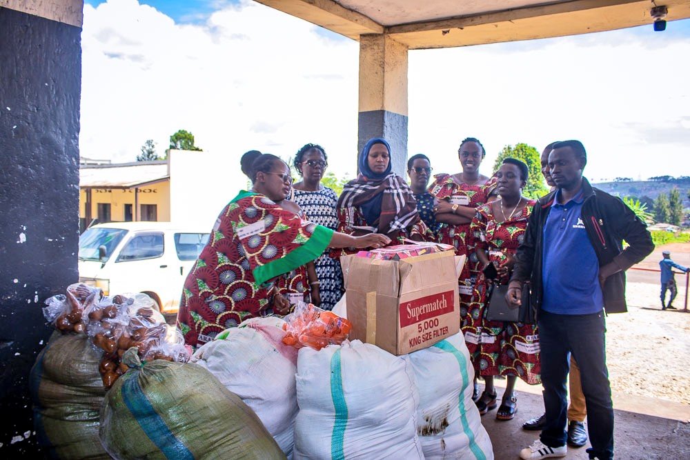 Gitega's tweet photo. Ce mercredi le 29/4/2026, les autorités provinciales de @Gitega, en collaboration avec le Forum des Femmes de la province et la Direction Provinciale des Droits de la Personne Humaine et du Genre (#DPDPHG), ont rendu visite aux femmes incarcérées à la prison centrale de #Gitega. https://t.co/c7R8uClfID