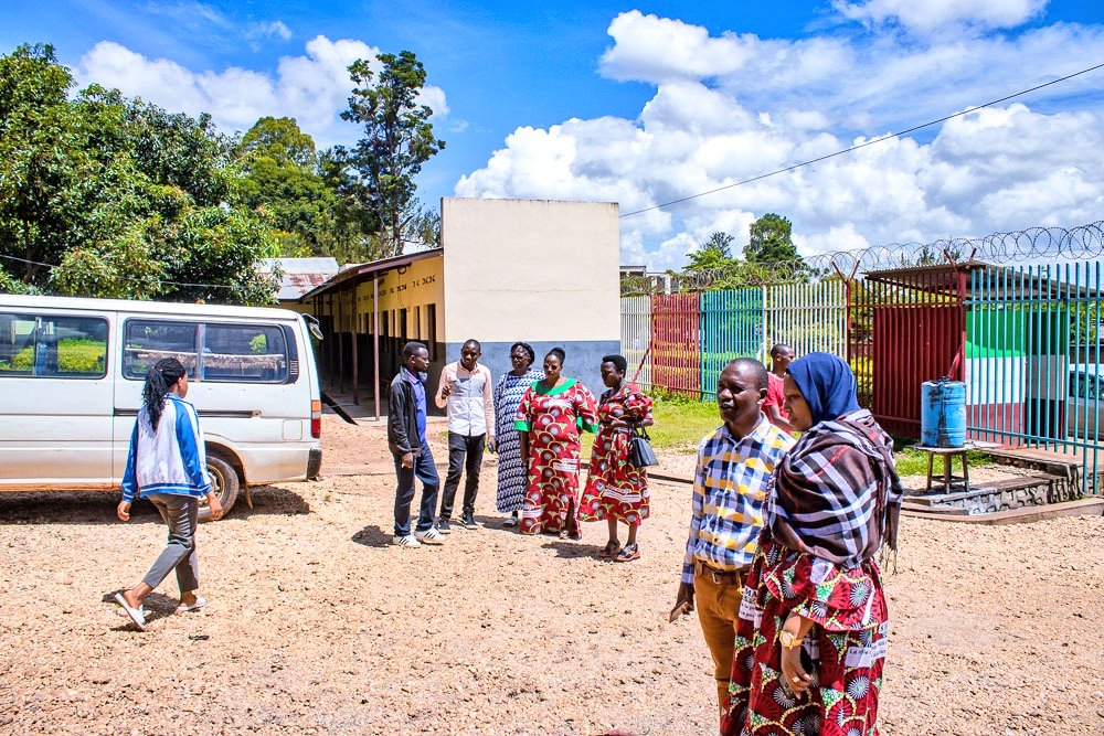 Gitega's tweet photo. Ce mercredi le 29/4/2026, les autorités provinciales de @Gitega, en collaboration avec le Forum des Femmes de la province et la Direction Provinciale des Droits de la Personne Humaine et du Genre (#DPDPHG), ont rendu visite aux femmes incarcérées à la prison centrale de #Gitega. https://t.co/c7R8uClfID