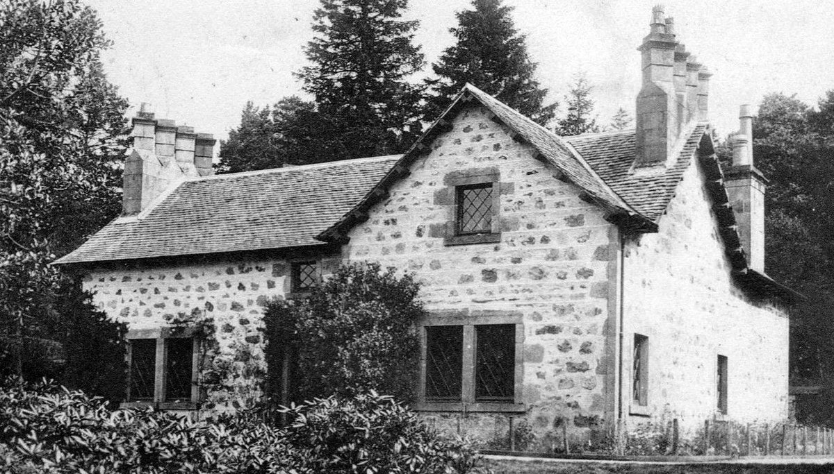 tourscotland's tweet image. Old Tour #Scotland #Ancestry Travel Visit #Genealogy #Scottish Family #History Blog #photography of Glenernie cottage on Tolbooth Street in #Forres, #Moray. And story of Hugh Falconer who was a geologist, botanist, palaeontologist and paleoanthropologist tour-scotland-photographs.blogspot.com/2015/10/old-ph…