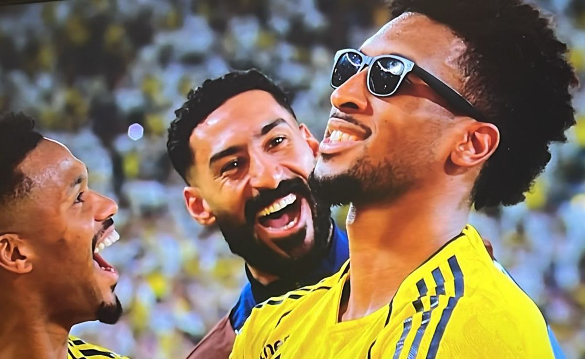 في صحراء النصر قد تجد غيوما وامطارا لكنك لن تجد مستنقعات او بحيرات فشمسنا حارقة  تبخر كل شي
مبروك ياعالمي 💛💙💛 
.
#النصر_الأهلي
#الرياض_الآن
