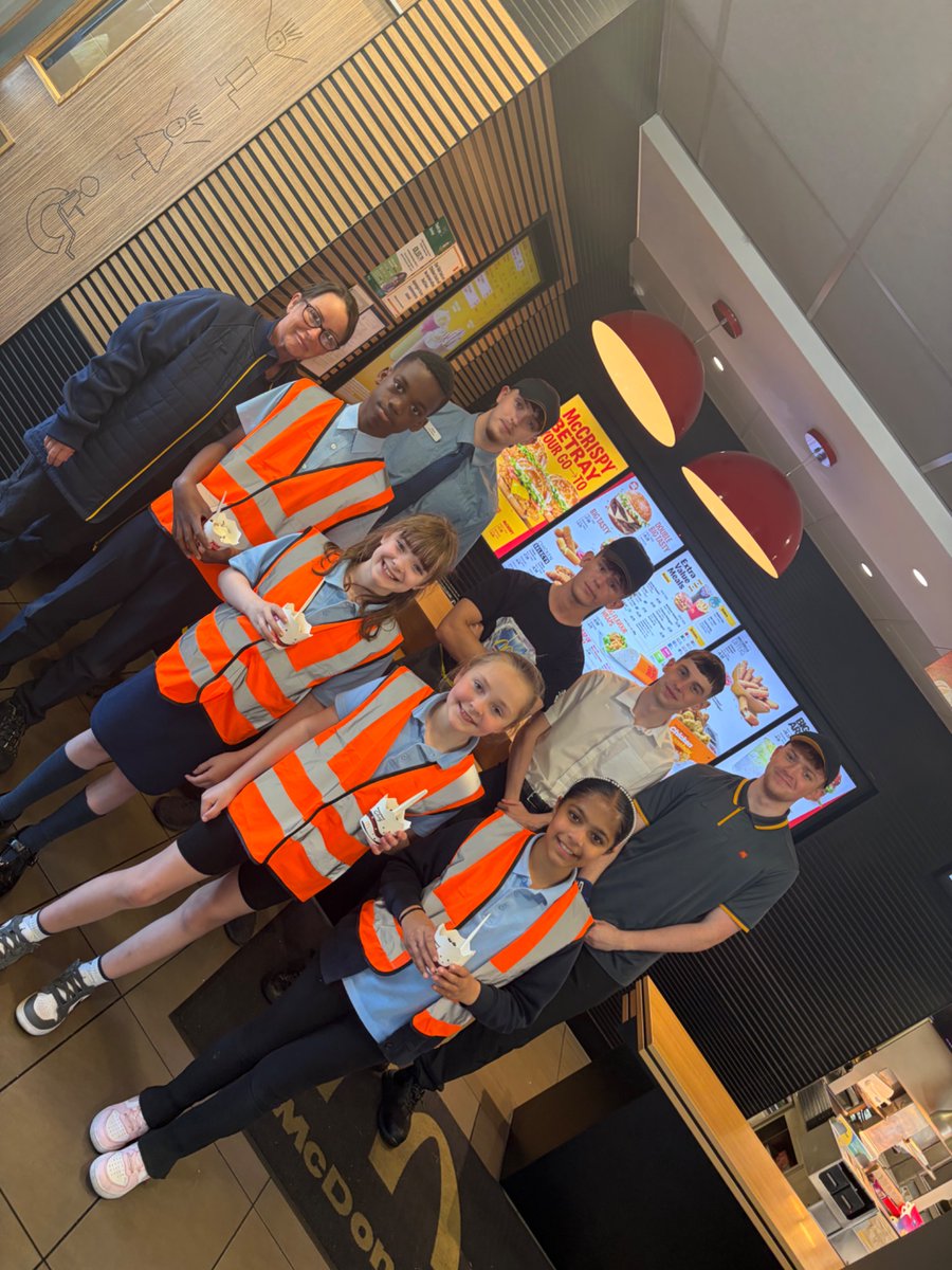 StBernardsPS's tweet photo. Members of the Laudato Si/Eco Enforcers Pupil Action Team visited our local @McDonalds this afternoon for a litter pick ๐ฏ Thank you to the friendly staff who gave us a treat for working so hard ๐๐ฆ๐ #worldwednesdayslitter #ecoschool #laudatosi https://t.co/VPzAqpoehT