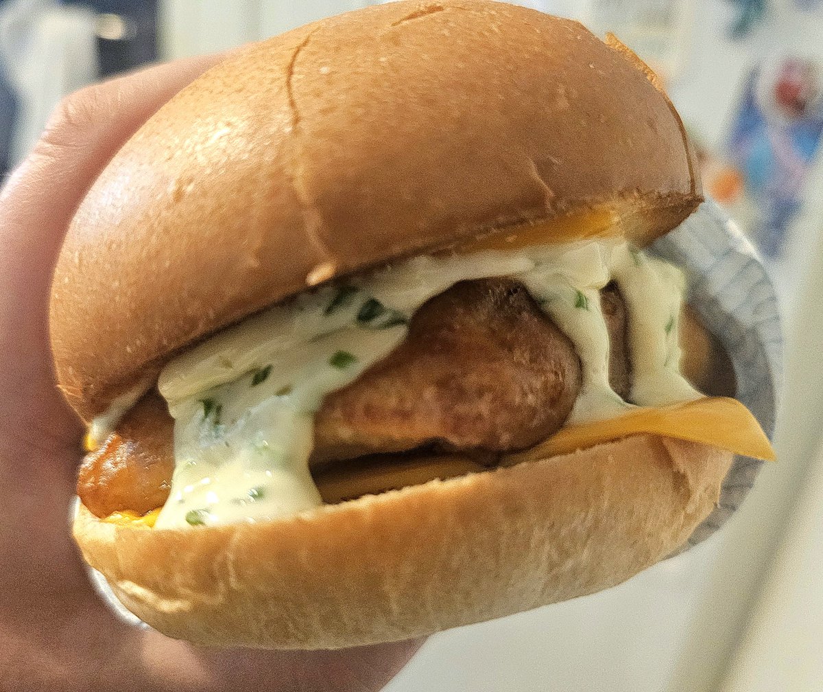 CorkGourmetGuy's tweet image. Beer battered fish burger, cheese, ranch tartar sauce in a brioche bun, with a crispy fried potato salad with a honey mustard dressing, or if you want to sound healthy, fish &amp;amp; salad. 
#Cork #food