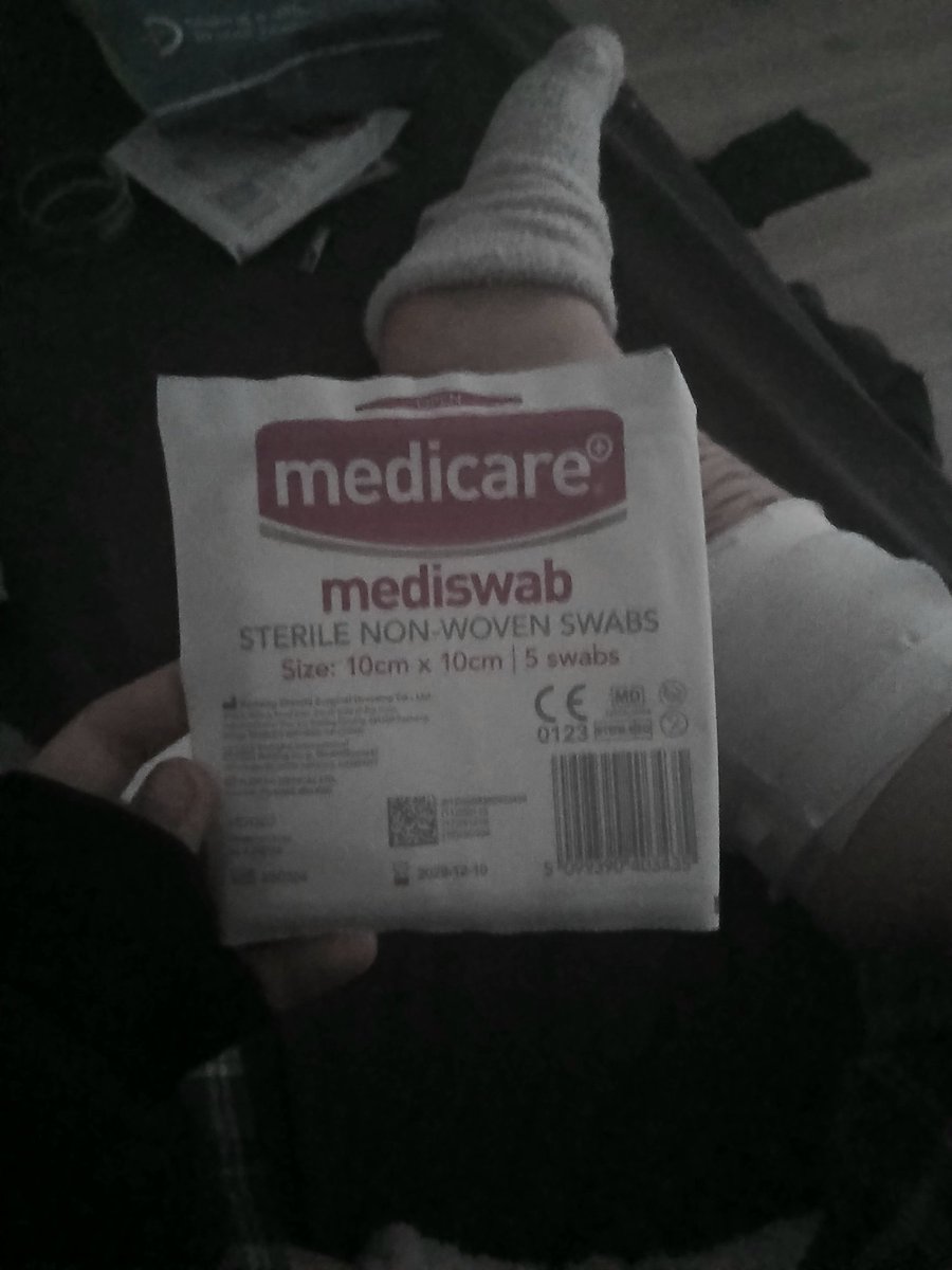 HAZARDDOZED's tweet image. Mother bought me more dressings, atleast now they're properly being taken care of
#998twt #shtwt #shedtwt #slittwt