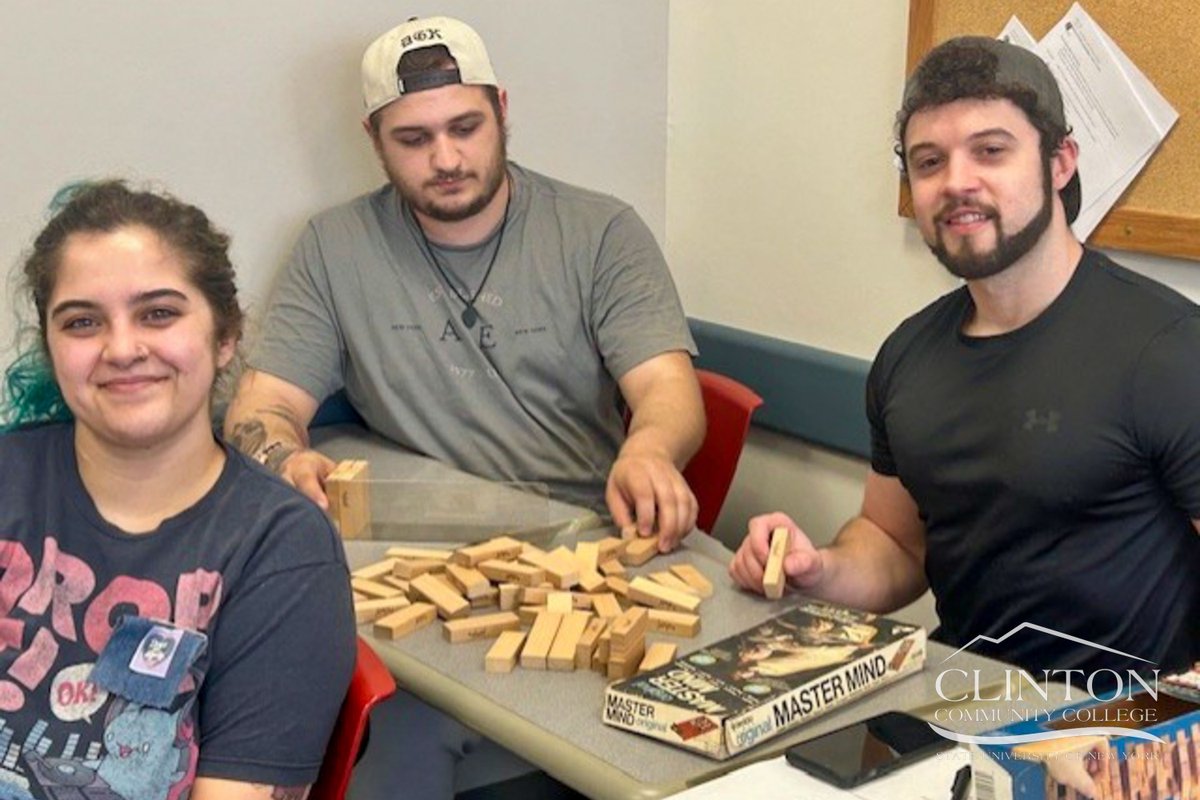 ClintonSUNY's tweet photo. Games, friends, and snacks made for a fun afternoon with our ASAP Program students today at Clinton. A much‑needed brain break with finals less than two weeks away!

#WeWork #ClintonConnections #ClintonSuccess #ASAP https://t.co/YsC2aTaZ9n