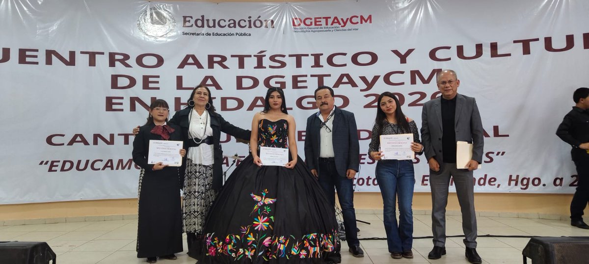 🙌 Teresa Sandoval, Pedro Jaén y Mtro. Jesús Salaices, tuvieron el gusto de ser jurados del Concurso de Canto Individual y Grupal del Encuentro Artístico y Cultural del DGETAyCM de Hidalgo. Mucho talento y calidad de las y los jóvenes.✨

#CulturaUAEH #SomosCultura #UAEH