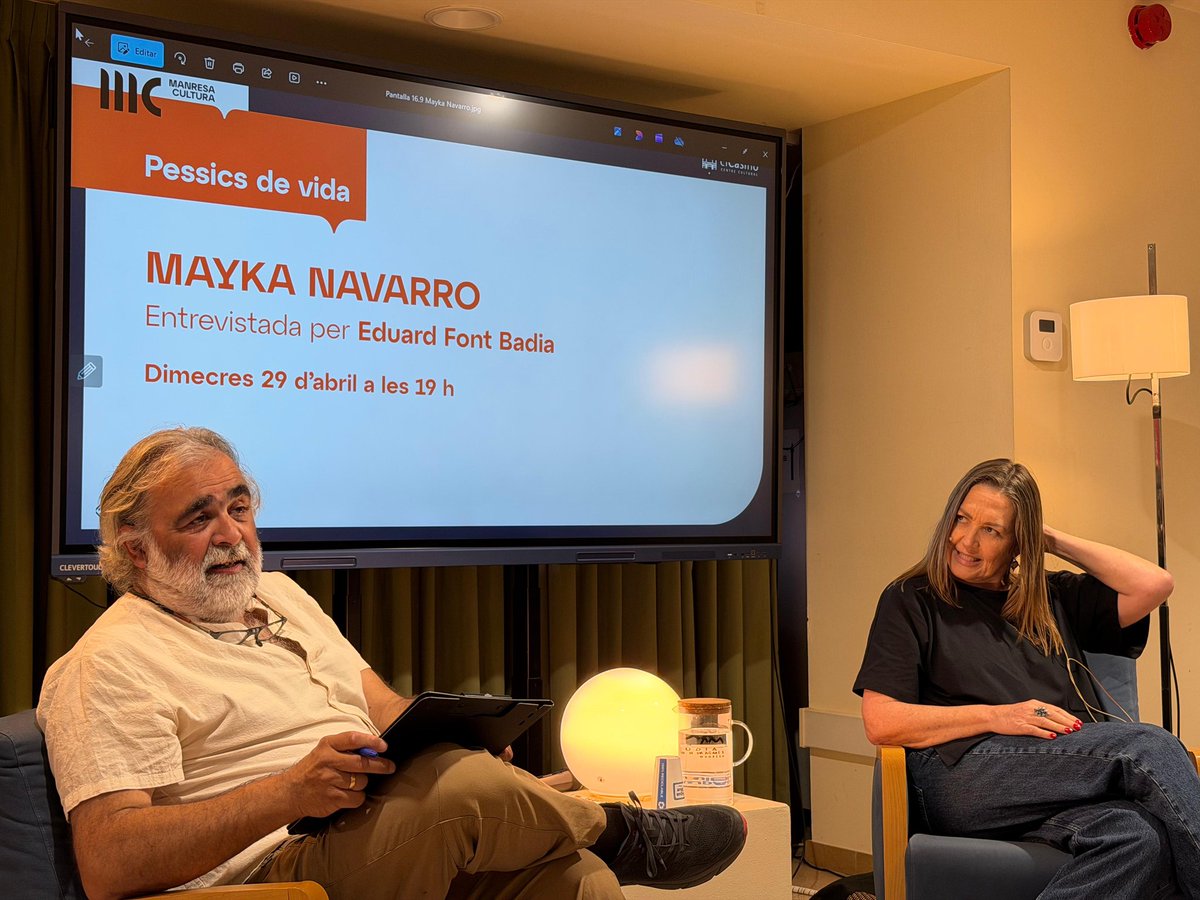 periodistes_cat's tweet photo. 👏A #Manresa, la sala d'actes del Centre Cultural El Casino s'ha omplert en l'entrevista amb la periodista @maykanavarro conduïda per @Eduard_Font, dins del cicle #PessicsdeVida. Conversa intensa i generosa d'una passió per l'ofici de periodista! https://t.co/wDgGu28BoH