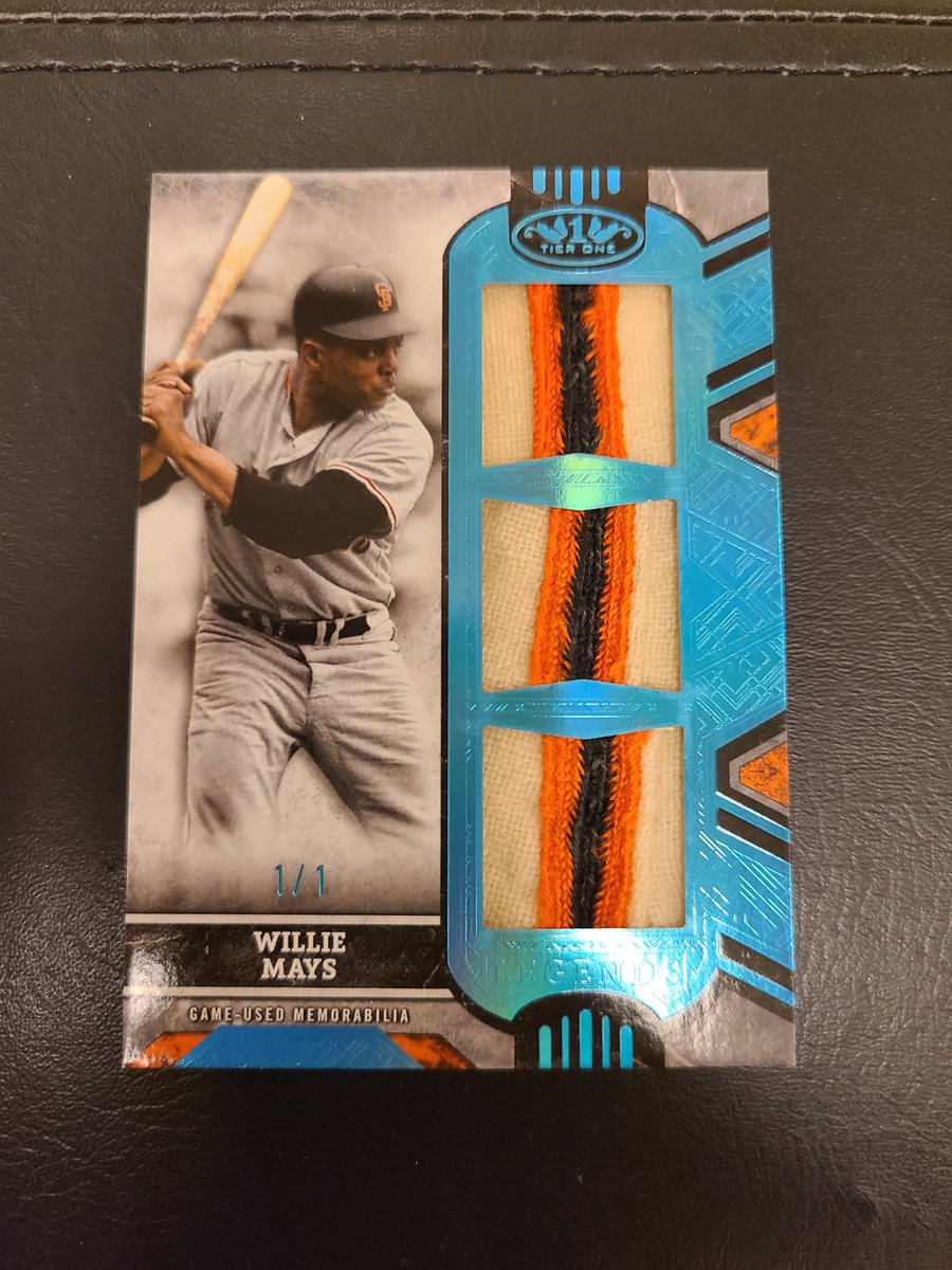 DunlapAnto49644's tweet image. The @SFGIANTS family just got a little more special. Im holding this 1/1 Willie Mays Tier One Game-Used-Patch a modern relic of the Greatest Living Ballplayer. MY goal is to see it displayed where fans can see it. #SayHey #SFGiants #WillieMays" @HuntAuctions