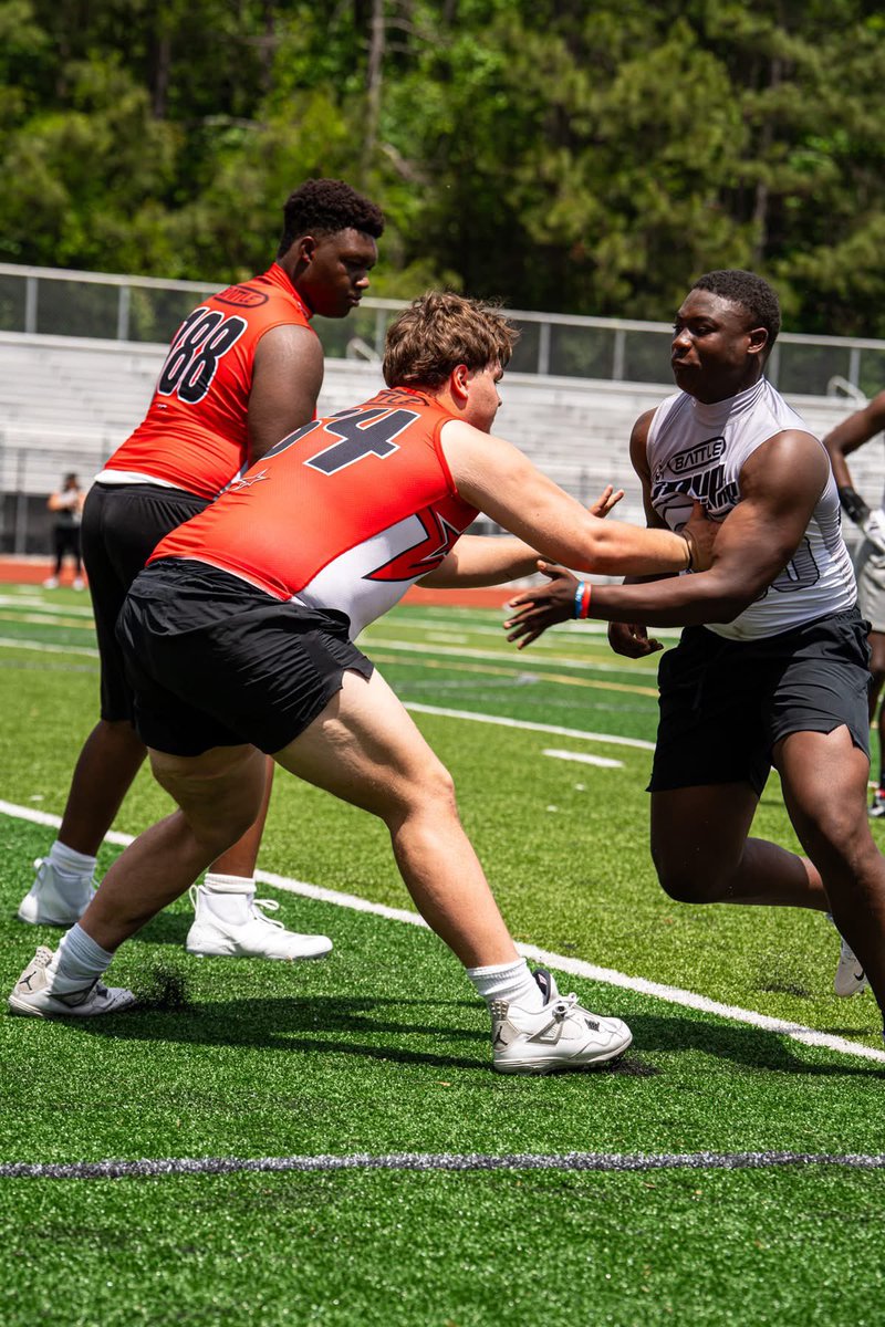 coltonchampagn3's tweet photo. Thank you @TheMVPCamps for the pictures of me competing. Also appreciate all the competitors for the battles all day. Blessed to be top 5 OL. Back to work.

@CoachWilliams22 @JayMcCloskey74 @FtballAtTheView @TheViewRecruits @Paxton_Nayman @PrepRedzoneGA @RustyMansell_ https://t.co/vbYiywdFPZ