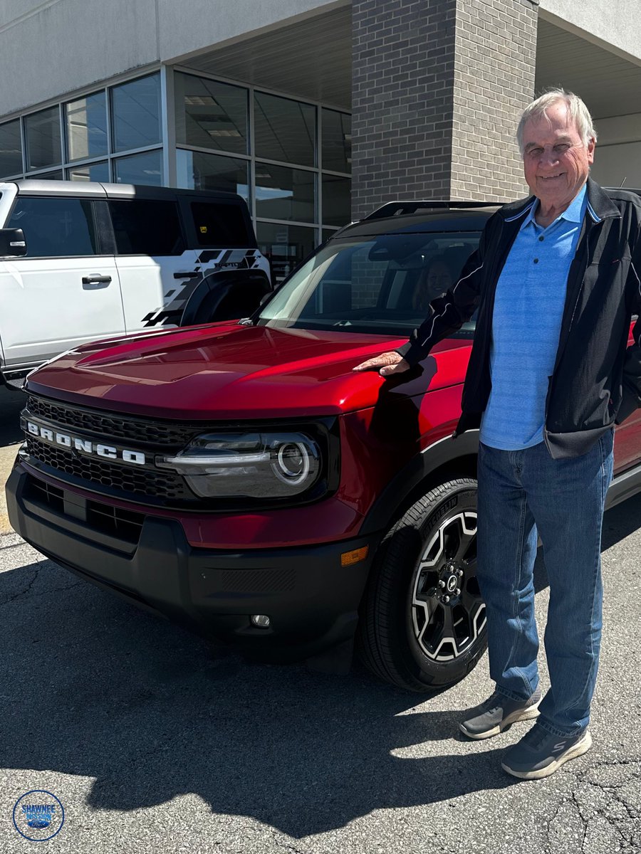 ShawneeMFord's tweet image. Mike Alzatar does it again! His customers are driving away in their brand-new rides from Shawnee Mission Ford! 🚗🎉

#NewCarDay #HappyCustomer
#ShawneeMissionFord #CarShopping
#drivehappy