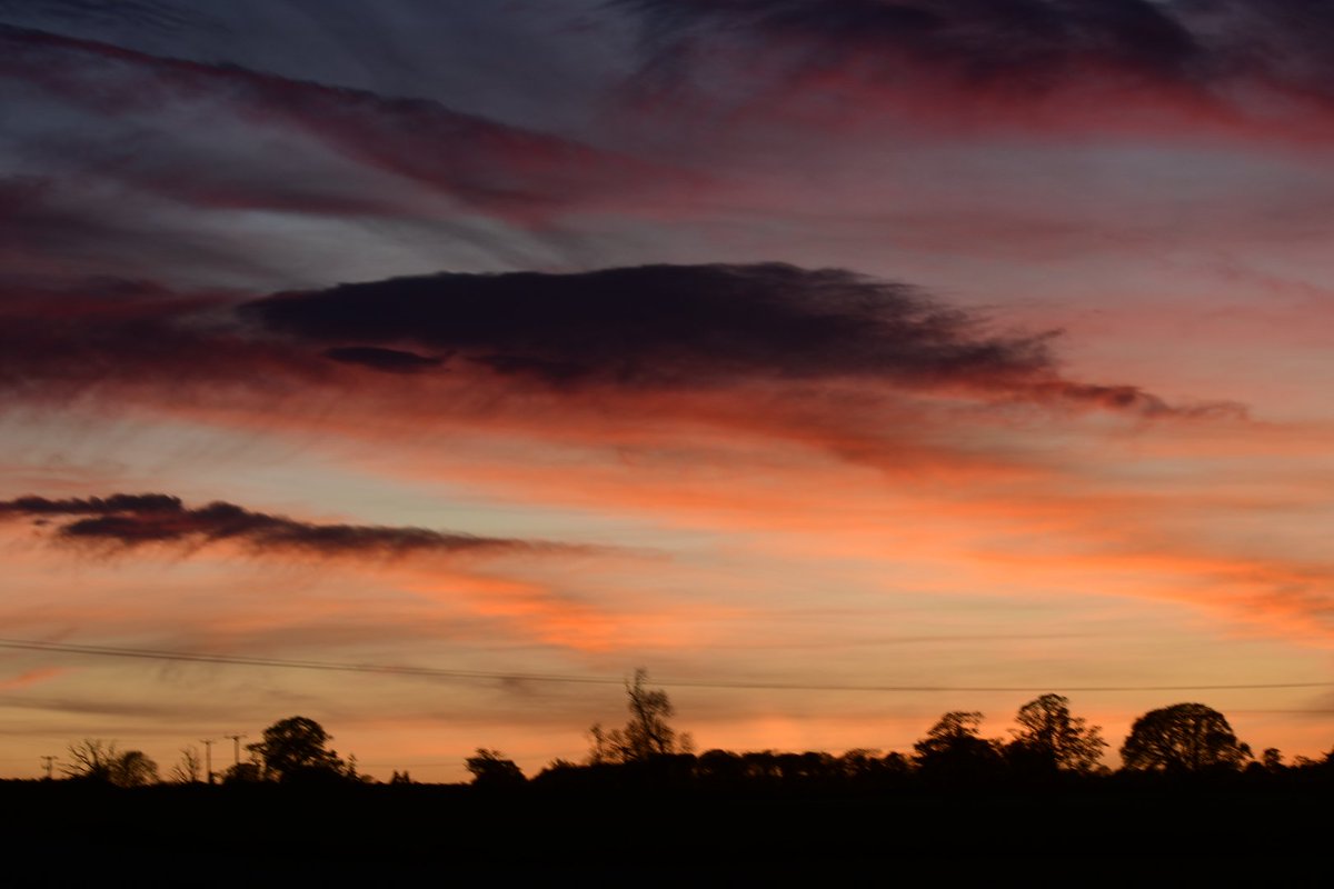 jonesy1007's tweet image. The sunset was nice, the afterglow was on fire🔥🔥🔥
#StormHour #loveukweather #ShropshireWX