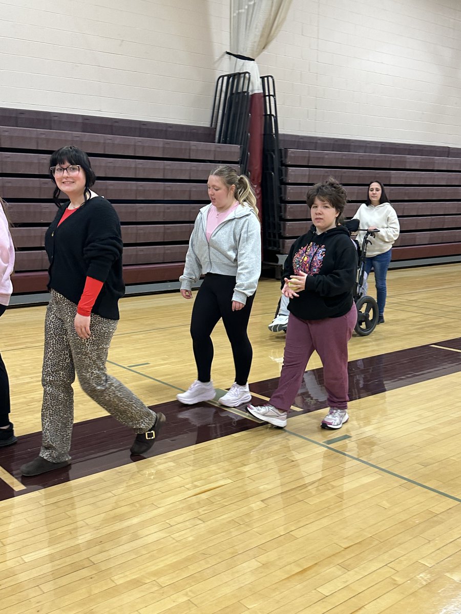 NPSSeniorHigh's tweet photo. Mrs. Bennett's EDU 275 (K-12 Instructional Design) students collarborated with Mrs. Fisher’s Physical Education class.  
Students led class warm ups and workouts they designed.
Students worked in small, inclusive groups and had a great time interacting and working together. https://t.co/ZPaDknl4n9