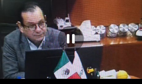 linozentella_'s tweet photo. Denuncia al 9933989844… 🚩⚠️ ¡BARRERA/DEE: Reconoce deterioro operativo y mantto en PEMEX; busca revertir con supervisión en campo! En el marco de la Conmemoración del Día Mundial de la Seguridad y Salud en el Trabajo, todavía con la papa caliente del derrame en el Golfo de México, que costó el puesto a 3 funcionarios, el director de Exploración y Extracción (DEE) @Pemex, Octavio Barrera Torres, reconoció deficiencias operativas y de mantenimiento en instalaciones de campo, al tiempo que instruyó un cambio de enfoque en la gestión directiva para atender de manera inmediata las condiciones en las que labora el personal. Durante una reunión virtual, Barrera Torres planteó que las decisiones institucionales deben reflejarse en acciones concretas. El planteamiento central giró en torno a la necesidad de abandonar una conducción centrada en oficinas y trasladar el liderazgo a la acción: “Nuestro liderazgo se demuestra en campo”, insistió Barrera Torres, en que la supervisión directa permitirá dimensionar con mayor precisión el estado real de las instalaciones y las carencias que enfrentan los trabajadores. En ese contexto, señaló que ha sostenido intercambios con administradores, subdirectores y gerentes para alinear esta estrategia y reforzar la presencia operativa en campo. El diagnóstico expuesto evidenció un deterioro en condiciones básicas de infraestructura y servicios, que van desde la falta de insumos elementales como papel y jabón en sanitarios, hasta deficiencias en iluminación y en el equipo indispensable para realizar labores. Subrayó un rezago que no solo impacta la operación, sino también las condiciones laborales del personal, lo que obliga a una intervención inmediata. Posteriormente afirmó que inició coordinación con el área administrativa para estructurar una respuesta de corto plazo. Barrera Torres indicó que ha establecido contacto con la directora de Administración y Servicios (DAS) @Pemex, Marcela Villegas Silva, con el objetivo de diseñar un plan emergente que atienda de manera integral las necesidades detectadas en instalaciones. Este plan busca corregir fallas acumuladas y restituir condiciones mínimas de operación en los centros de trabajo. En su mensaje incluyó un llamado a reforzar el compromiso directivo con la empresa, planteando que la legitimidad del liderazgo dependerá de su capacidad para responder a las problemáticas reales del personal. Atención @Claudiashein @MarcelaVilleg15 @CNE_Mex @SENER_mx @GobiernoMX @FGRmexico @LuzElena_GE @ASF_Mexico @SCJN @STPS_mx @Tu_IMSS @SEMARNAT_mx @agencia_asea @CENAGAS_mx @IMPetroleo @SATMX @Hacienda_Mexico @BuenGobierno_mx @Centrofcrl @SEMAR_mx @PROFEPA_Mx @Mx_Diputados @senadomexicano #OIC #UIF #OmarReyesColmenares….Zas!!!