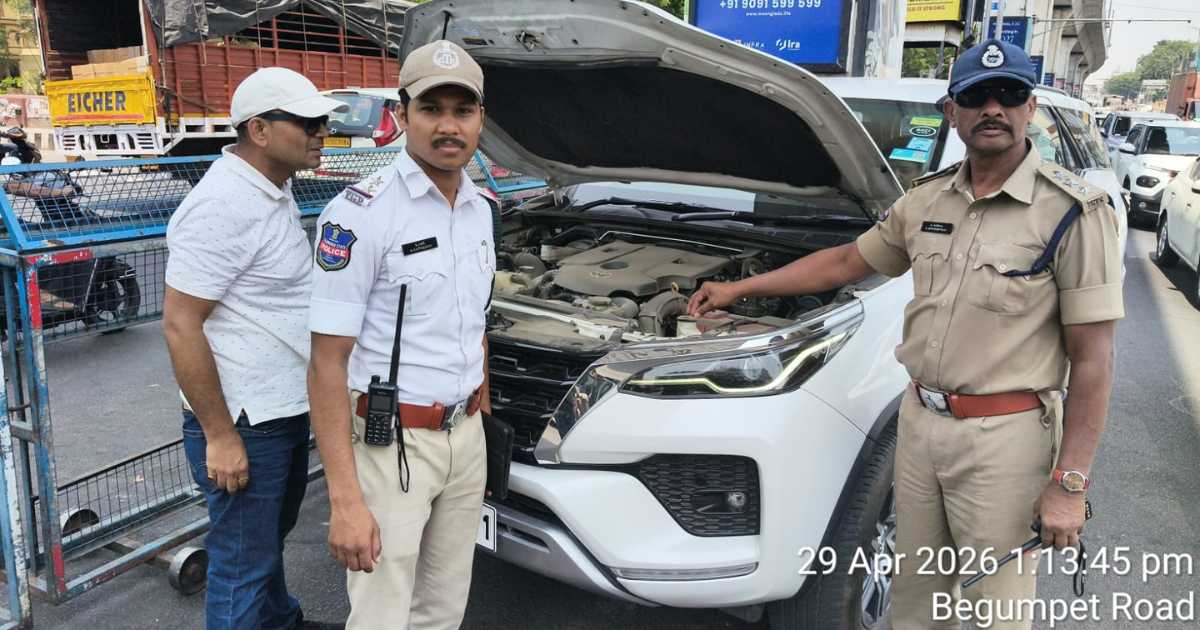 TGExpressNews's tweet photo. Malkajgiri Traffic Police booked 158 cases and fined Rs 1.73 lakh during a drive against unauthorised sirens and multi-toned horns across key divisions.

#TrafficPolice #Hyderabad #RoadSafety 
https://t.co/fNhtPpDUXj https://t.co/z6xcNp4CKV