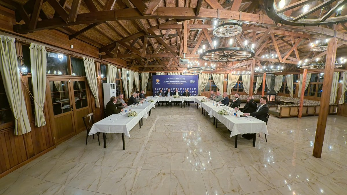 abalin's tweet photo. AK Parti Başakşehir İlçe Başkanlığı olarak ev sahipliğini gerçekleştirdiğimiz; İl Teşkilat Başkanımız Sn. Abdülhalim Aksu, İl Teşkilat Başkan Yardımcımız Sn. Ömer Karahan ve 3. Bölge Teşkilat Başkanımız Sn. Rıfat Kutlu’nun katılımlarıyla, 13 ilçemizin ilçe başkanlarının iştirakiyle düzenlenen AK Parti İstanbul 3. Bölge İlçe Başkanları Toplantısı’na katılım sağladık.

Toplantımızda teşkilat çalışmalarımızı kapsamlı şekilde değerlendirerek, ilçelerimizde yürütülen faaliyetler ve önümüzdeki dönem hedeflerimiz üzerine verimli istişarelerde bulunduk. 
Cumhurbaşkanımız ve Genel Başkanımız Sayın Recep Tayyip Erdoğan’ın #TürkiyeYüzyılı vizyonuna doğru, birlik içerisinde koşmaya devam!
Çünkü liderimizin de dediği gibi: Aşk ile koşan yorulmaz! @halimaksu @omerkarahann34 @rfatkutlu