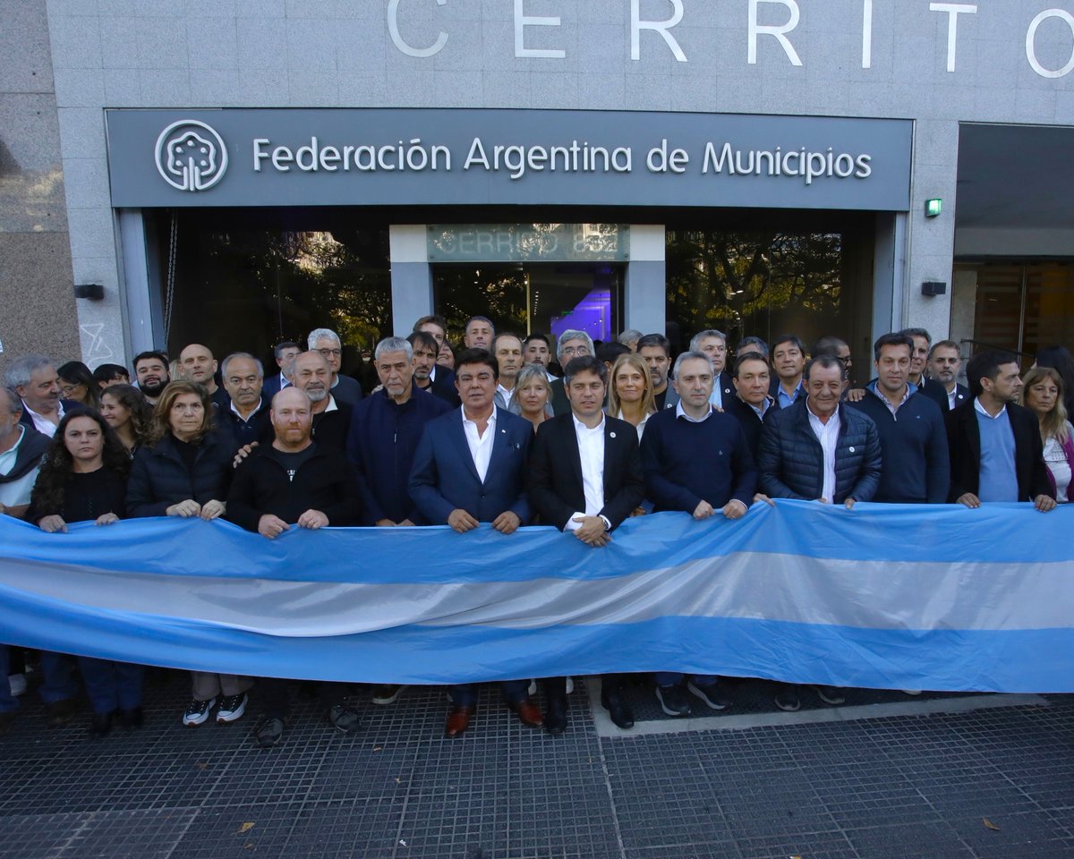 FerEspinozaOK's tweet photo. Un día muy triste para la Argentina. 

Intendentas e Intendentes de toda la Provincia de Buenos Aires, de diferentes espacios políticos, nos unimos para defender el derecho de nuestros chicos a comer. https://t.co/MGal8X3iIN