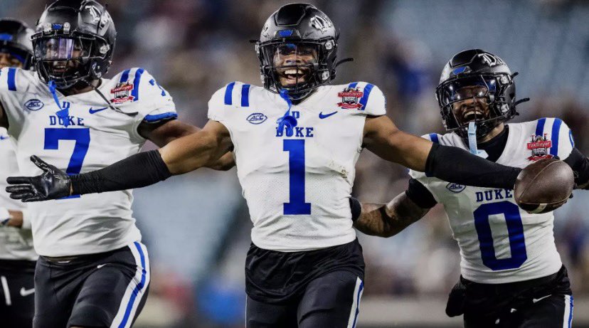 UCethanovalles's tweet photo. I'm Blessed to receive a scholarship offer from Duke University @DukeFOOTBALL @GinfanteMT 
@UCFOOTBALLNJ
@ChrisJohnsen77 @IsaacAFlores
@Coach_GetWright @IvanIvramos https://t.co/fzRvEJn5Ux
