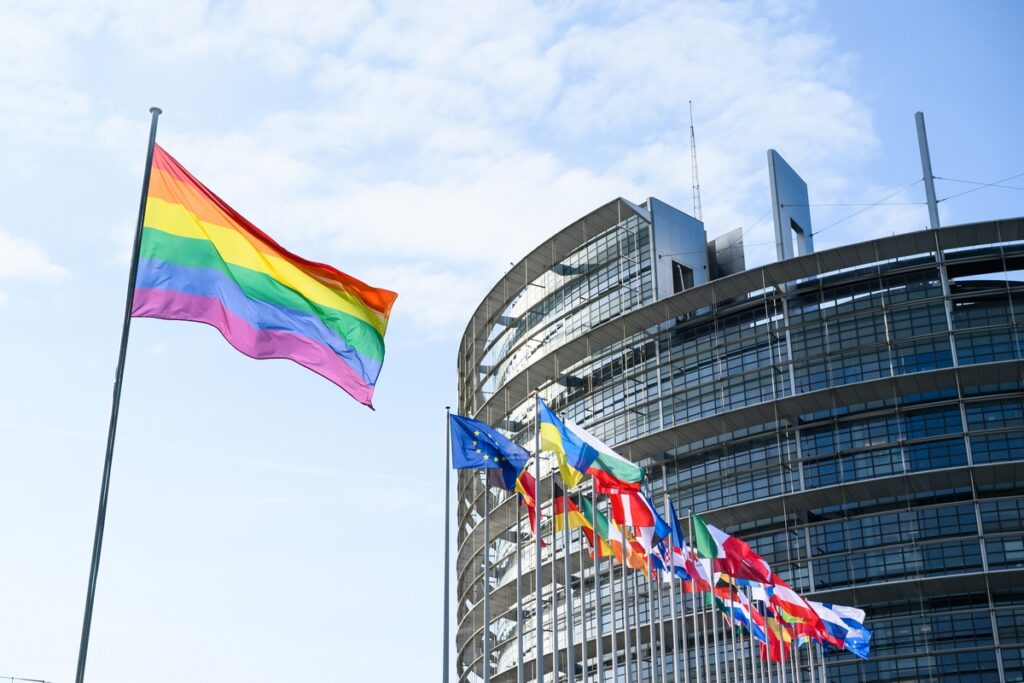 BerthonJeanMarc's tweet photo. Le Parlement européen a adopté aujourd'hui une résolution en faveur de l’interdiction des “thérapies” de conversion au sein de l’UE. Cela fait suite à une initiative citoyenne à laquelle les Français ont largement contribué. Il revient maintenant à la Commission européenne d'agir. Elle devrait faire des annonces le 17 mai prochain.