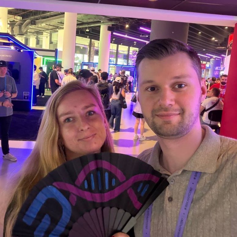 DariaChernozub's tweet image. We are running a giveaway with @Tangem! Quick quest to enter, link below 👇

These guys are everywhere I go, from Abu Dhabi to Bangkok. Always great to see the team out in the wild 🌍