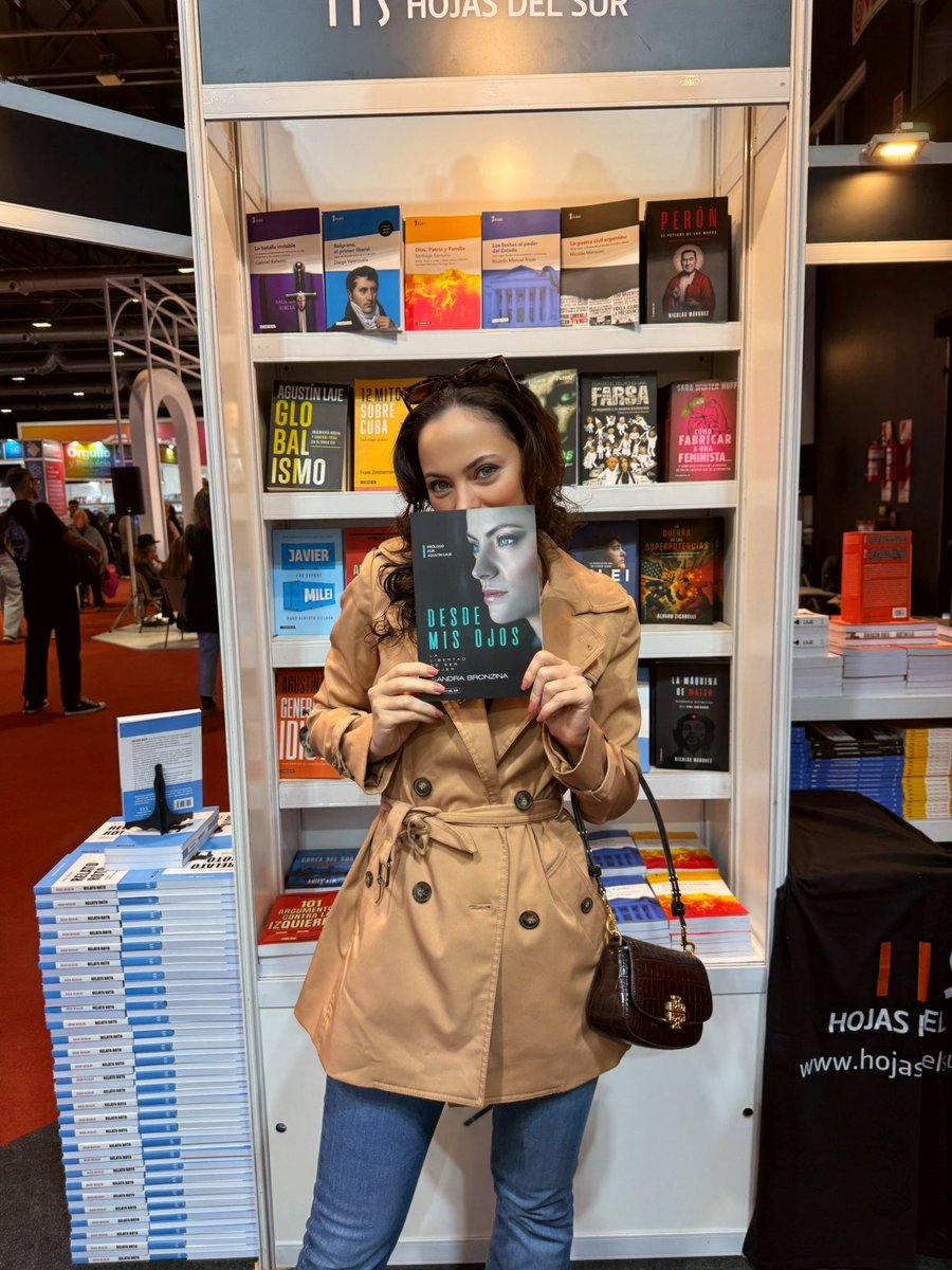 ¡Pasando para avisar que mi libro está en la feria del libro!
El stand es el 3038 de <a href="/hojasdelsur/">Hojas del Sur</a> .