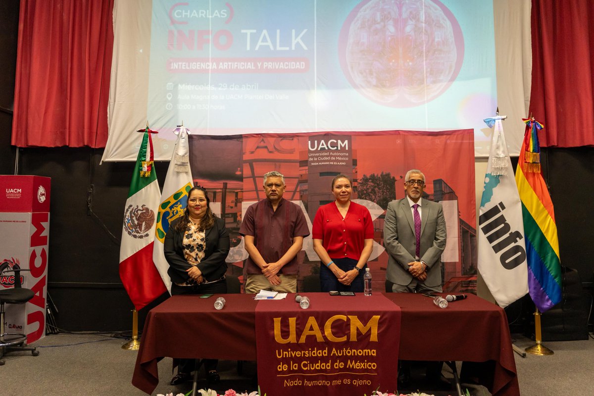 InfoCdMex's tweet image. 📚🤖 En la @UACM Plantel del Valle se llevó a cabo el #INFOTalk “Conciencia Digital”, un espacio para reflexionar sobre el impacto de la #InteligenciaArtificial en la vida cotidiana, los servicios públicos y la protección de datos personales.

Durante las palabras de bienvenida,