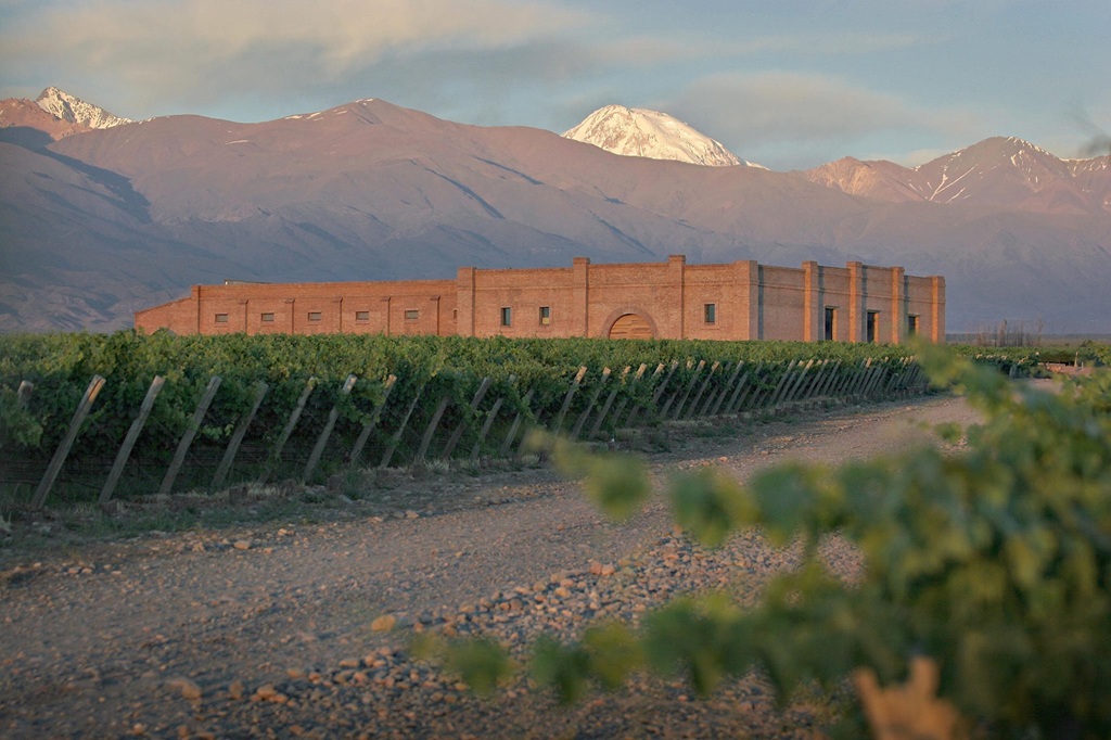 NowBoardingNB's tweet photo. 6 vinhos foram degustados no almoço harmonizado na Bodega Andeluna, Vale de Uco, Argentina, comandada pela enóloga-chefe Jimena López
https://t.co/rQspvVBUiS
#argentina #mendoza #valedeuco #winenot #beteyang #vinhos #harmonizacao #nowboardingnb https://t.co/Zp45RNcCJh