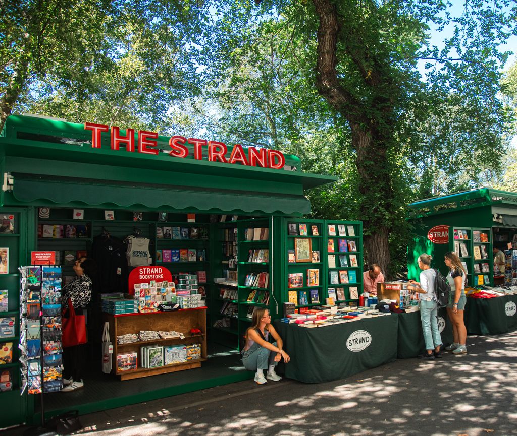 Strand Bookstore tweet media